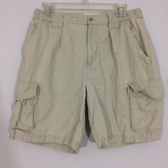 Columbia Other - Columbia Mens 32 Pleated Khaki Cargo Shorts READ